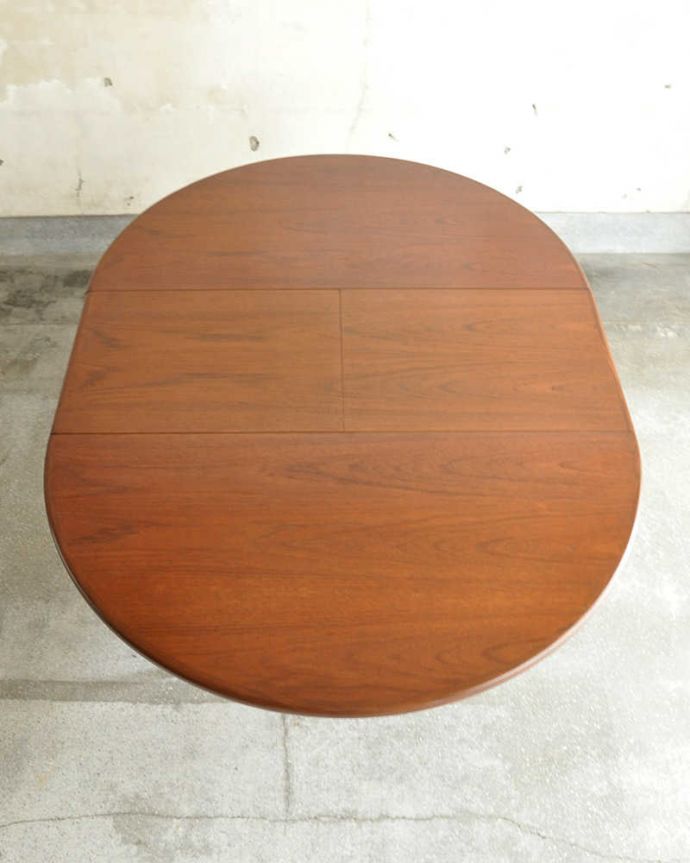 G-PLAN(Gプラン)　アンティーク家具　北欧テイストのヴィンテージ家具、G-plan社フレスコシリーズの伸長式ダイニングテーブル 。天板もピカピカにお直ししました。(x-1259-f)