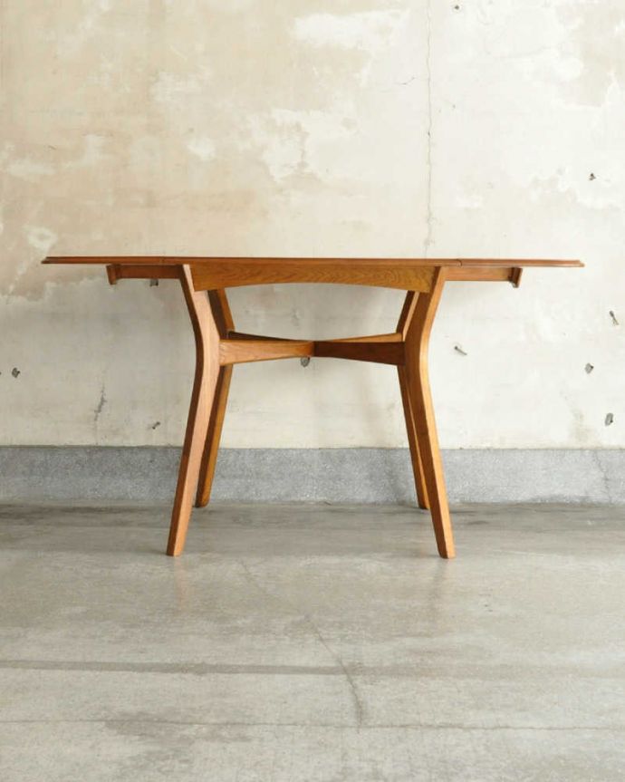 G-PLAN(Gプラン)　アンティーク家具　北欧ヴィンテージ家具、G-planのバタフライテーブル（伸張式ダイニング）。両方開いたらこんな感じ開いても閉じても、自由に使える便利さが魅力です。(x-1260-f)