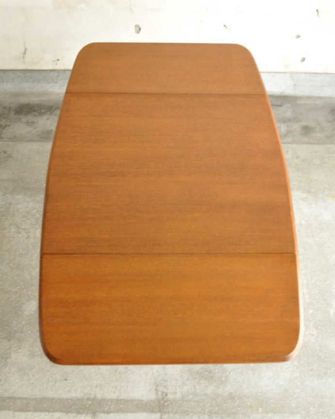 G-PLAN(Gプラン)　アンティーク家具　北欧ヴィンテージ家具、G-planのバタフライテーブル（伸張式ダイニング）。天板の修復には自信があります。(x-1260-f)