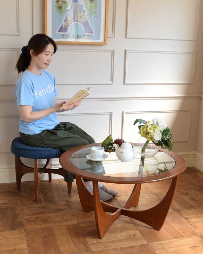 G-PLAN(Gプラン) アンティーク家具 北欧スタイルのビンテージ家具、G-planのセンターテーブル。女性っぽいシンプルさがカッコいいG-PLANG-PLANの定番は天板がガラスなので女性から見てもバツグンの使いやすさ。(x-1261-f)