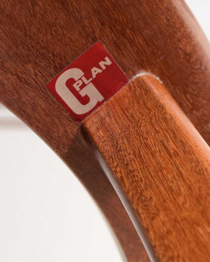 G-PLAN(Gプラン) アンティーク家具 北欧スタイルのビンテージ家具、G-planのセンターテーブル。安心の証1965~80年くらいまで使われいたレッドラベルが残っていました。(x-1261-f)