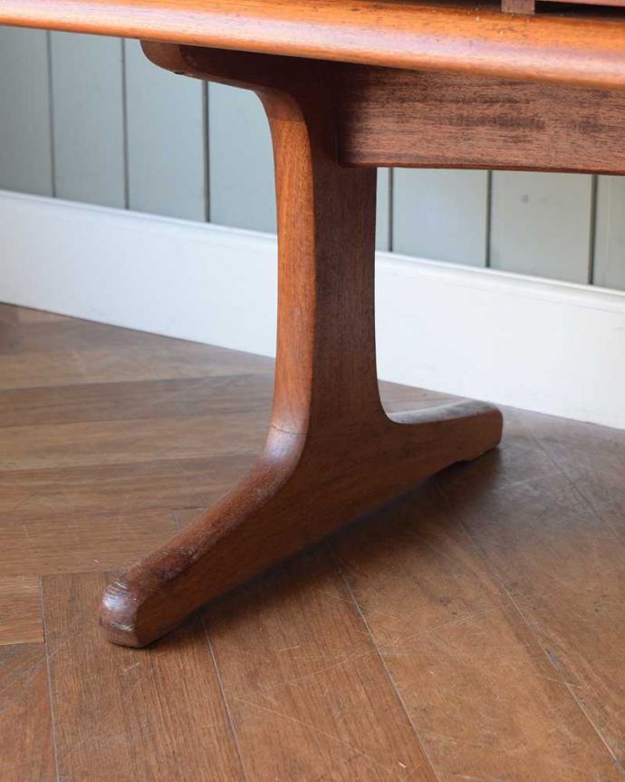 アンティークのドレッサー アンティーク家具 Austin Suite社のビンテージ家具、三面鏡ドレッサー(ドレッシングチェスト)。女性1人でラクラク運べちゃう仕掛けHandleのアンティークは、脚の裏にフェルトキーパーをお付けしています。(x-1263-f)