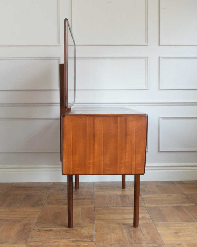 ビンテージ家具の側面