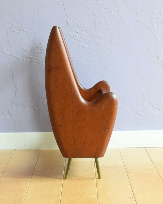 マガジンラック　アンティーク家具　イギリスで見つけたヴィンテージ家具、北欧スタイルのお洒落なマガジンラック。横から見てもキレイです360度、どの角度から見てもキレイに仕上がっています。(x-1266-f)