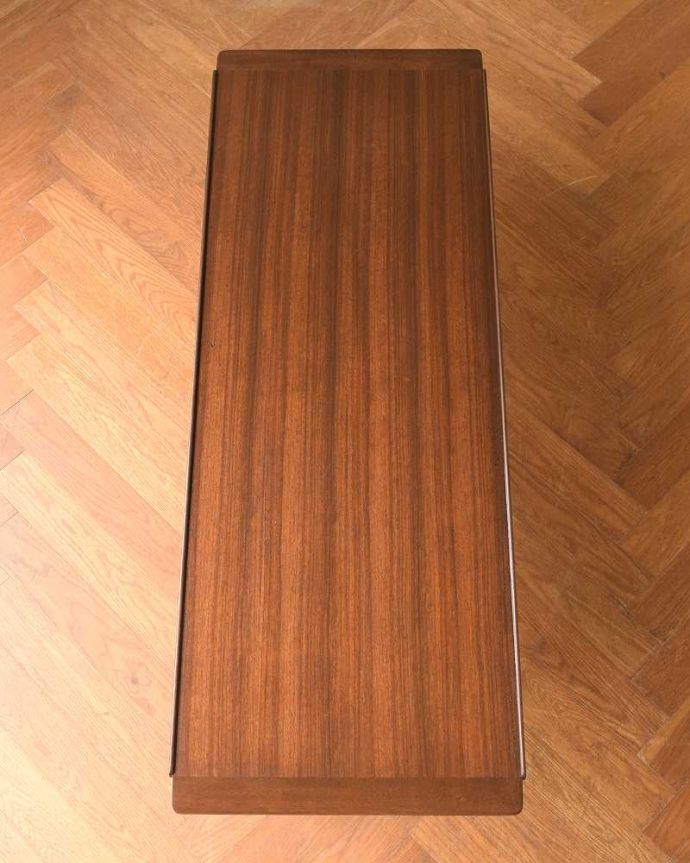 G-PLAN(Gプラン)　アンティーク家具　トラー＆ブラック（Tola＆Black）のヴィンテージ家具、G-planのコーヒーテーブル。上から見るとこんな感じ。(x-1277-f)