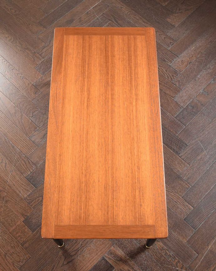 G-PLAN(Gプラン)　アンティーク家具　トラー＆ブラック（Tola＆Black）のヴィンテージ家具、G-planのコーヒーテーブル。上から見るとこんな感じ。(x-1278-f)