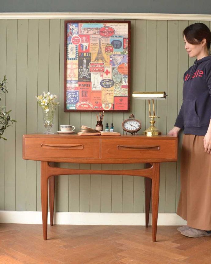 G-PLAN(Gプラン)　アンティーク家具　イギリスで見つけた北欧スタイルのG-planフレスコのヴィンテージデスク。スタイリッシュでカッコいい時間が過ごせるデスク北欧スタイルのデザインがスタイリッシュな雰囲気のヴィンテージのデスク。(x-1280-f)