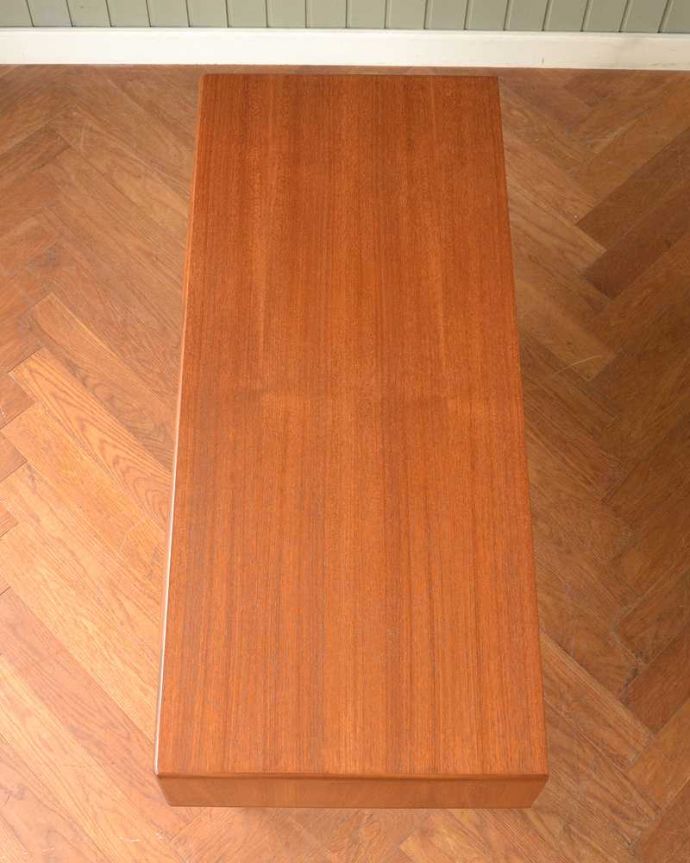 G-PLAN(Gプラン)　アンティーク家具　イギリスで見つけた北欧スタイルのG-planフレスコのヴィンテージデスク。やっぱり重要！デスクの天板。(x-1280-f)