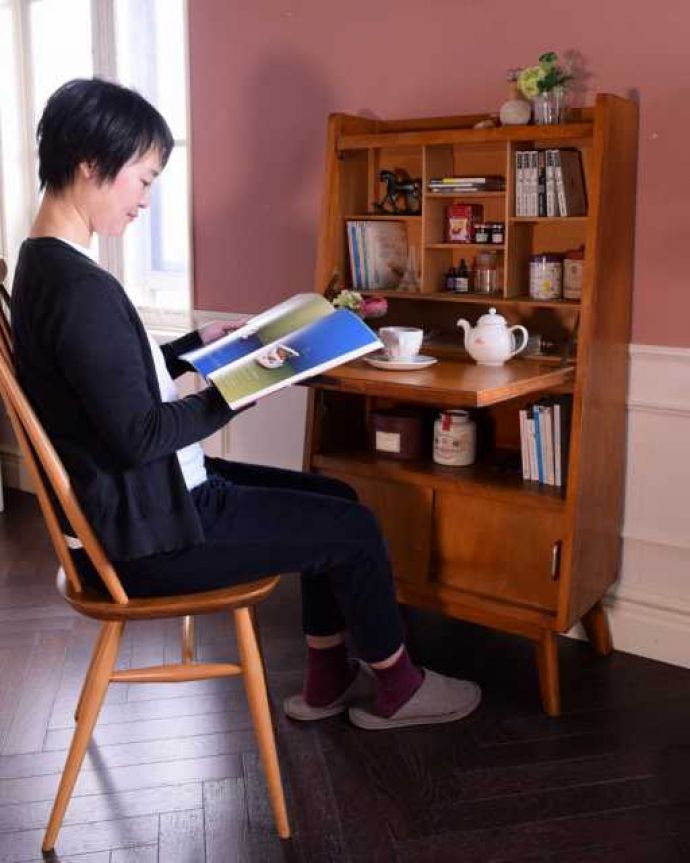 アンティークのキャビネット アンティーク家具 北欧スタイルのシンプルなヴィンテージビューロー(デスク)。実は・・・デスクが隠れていますスッキリとしたデザインのサイドボード。(x-1281-f)