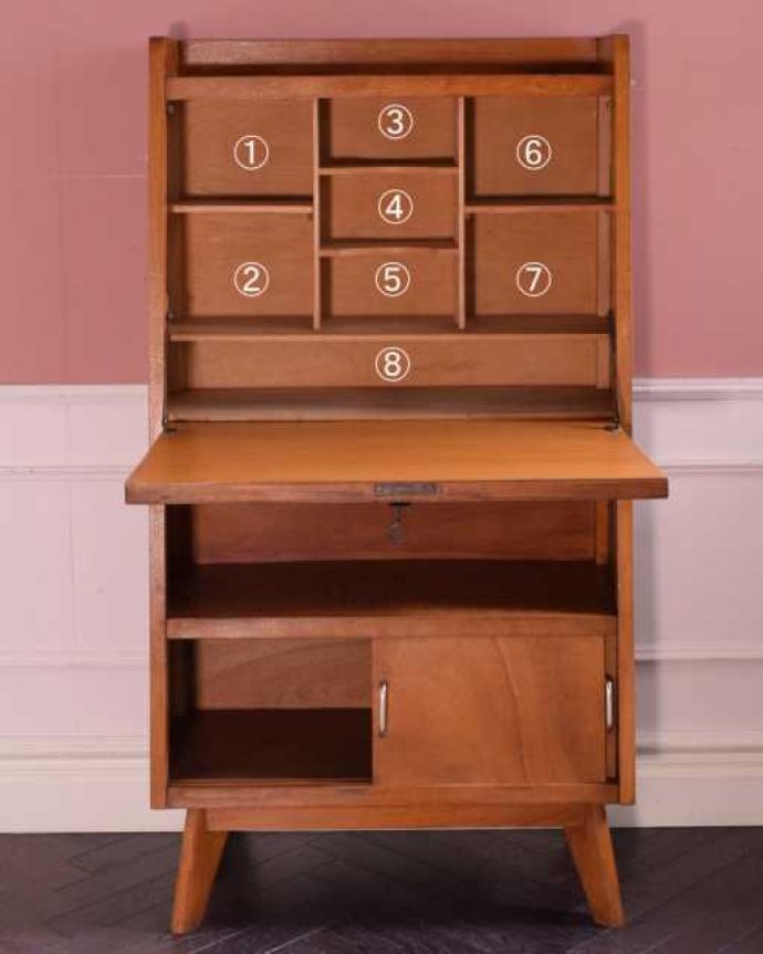 アンティークのキャビネット アンティーク家具 北欧スタイルのシンプルなヴィンテージビューロー(デスク)。見た目だけじゃなく収納力もバッチリの実力派ご希望の方にはさらにスッキリ収納できるようコード配線用の穴あけ加工を施してからお届けします(有料+3000円)お気軽にご連絡下さい。(x-1281-f)