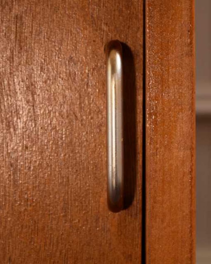 アンティークのキャビネット アンティーク家具 北欧スタイルのシンプルなヴィンテージビューロー(デスク)。取っ手もデザインの一部です。(x-1281-f)