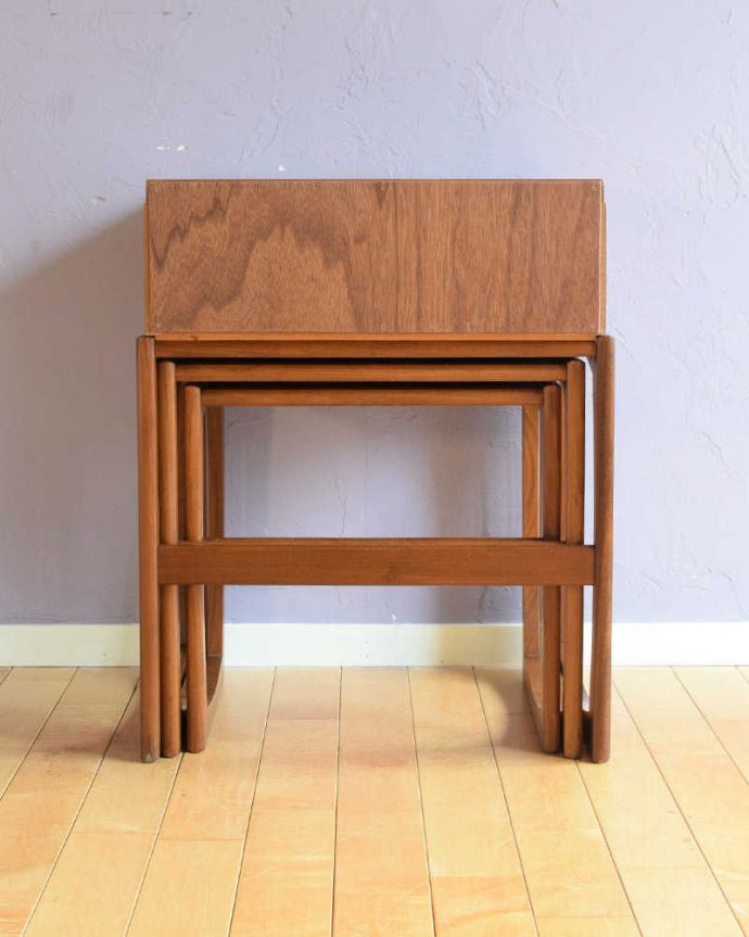 G-PLAN(Gプラン)　アンティーク家具　G-PLAN社、クヮドリールシリーズのネストテーブル、北欧テイストのヴィンテージ家具。見る角度によって見え方が違います。(x-1285-f)