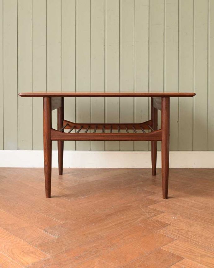 コーヒーテーブルの側面