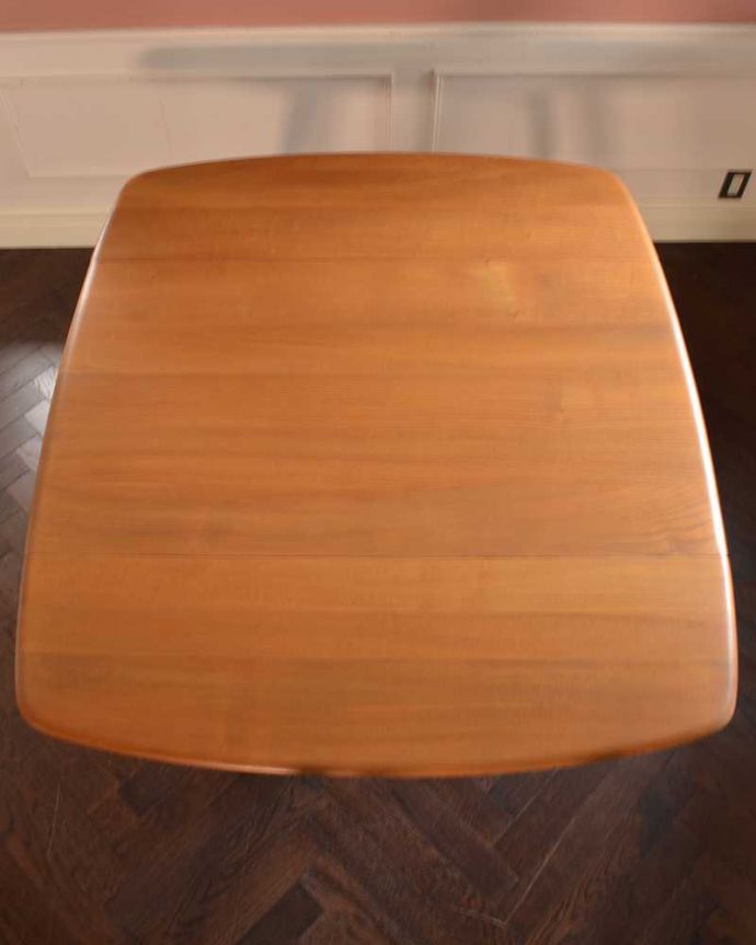 アーコールの家具 アンティーク家具 3つのサイズが楽しめるアーコール社のヴィンテージドロップリーフテーブル(スクエア)。やっぱり気になる天板の仕上げ方テーブルの主役はやっぱり天板。(x-1288-f)