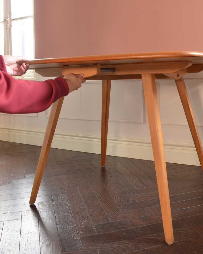 アーコールの家具 アンティーク家具 3つのサイズが楽しめるアーコール社のヴィンテージドロップリーフテーブル(スクエア)。あっという間にサイズが変えれます。(x-1288-f)