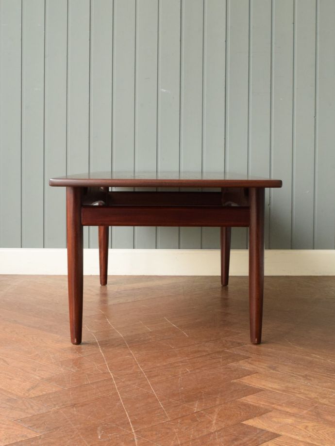 G-PLANのコーヒーテーブルの側面