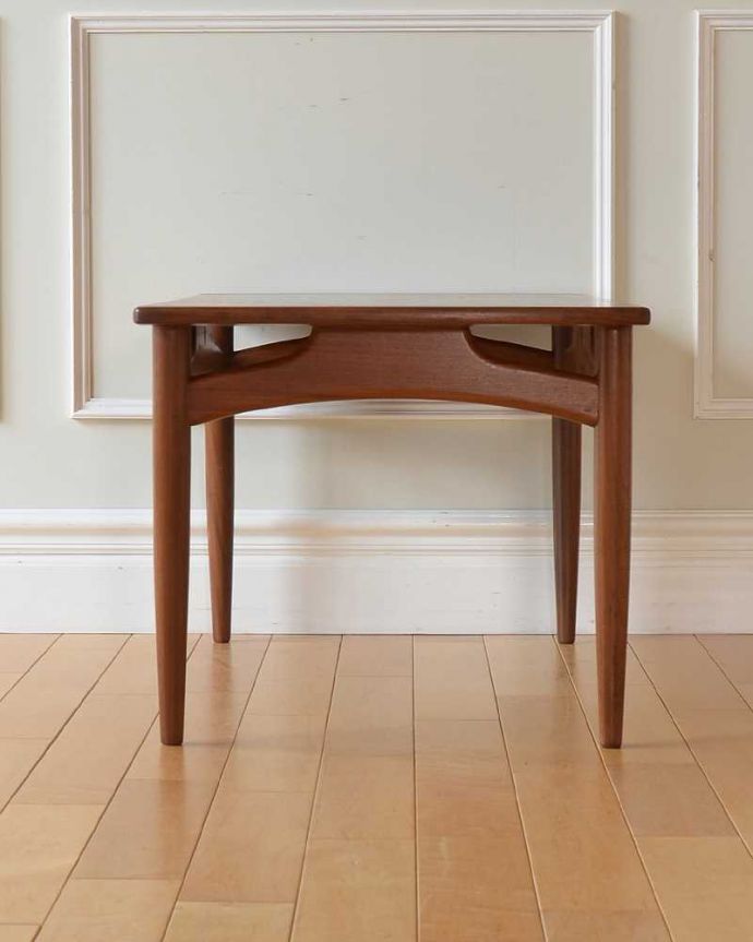 G-PLAN(Gプラン)　アンティーク家具　G-planのオシャレなヴィンテージ家具、北欧スタイルのセンターテーブル。横から見てみてもカッコいい！北欧スタイルのテーブルは、横から見てもやっぱりスマートでカッコいいんです。(x-1292-f)