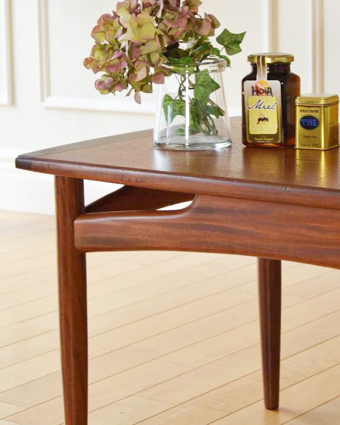 G-PLAN(Gプラン)　アンティーク家具　G-planのオシャレなヴィンテージ家具、北欧スタイルのセンターテーブル。クールな表情の中に感じられるぬくもり･･･ヴィンテージの家具は一見クールな表情。(x-1292-f)