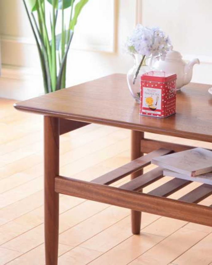 G-PLAN(Gプラン)　アンティーク家具　北欧系のヴィンテージ家具、G-planの棚が付いた便利なコーヒーテーブル 。クールな表情の中に感じられるぬくもり･･･ヴィンテージの家具は一見クールな表情。(x-1293-f)