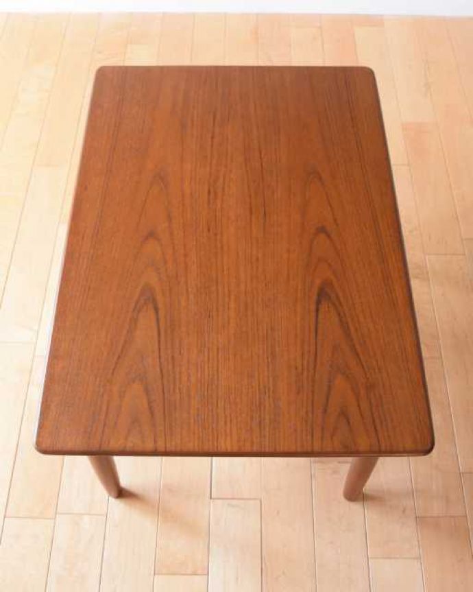 G-PLAN(Gプラン)　アンティーク家具　北欧系のヴィンテージ家具、G-planの棚が付いた便利なコーヒーテーブル 。上から見るとこんな感じ。(x-1293-f)