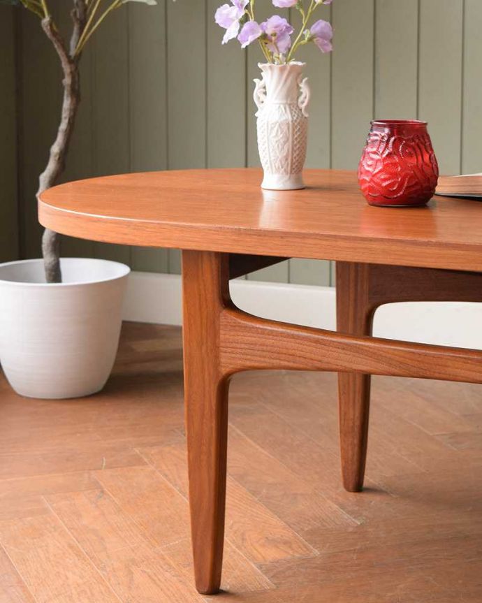 G-PLAN(Gプラン)　アンティーク家具　G-planのオシャレなヴィンテージ家具、北欧スタイルのローテーブル。クールな表情の中に感じられるぬくもり･･･ヴィンテージの家具は一見クールな表情。(x-1294-f)