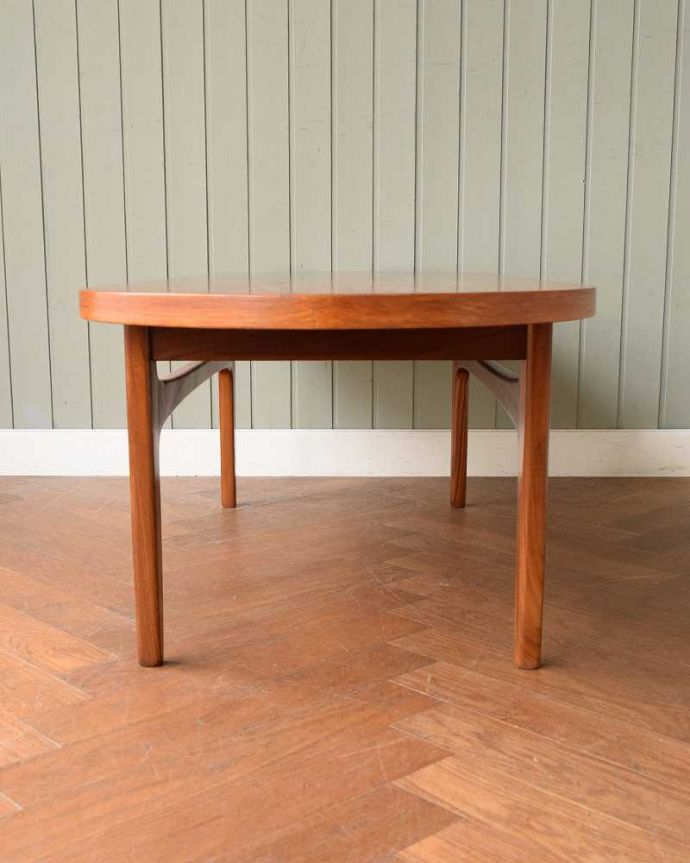 G-PLAN(Gプラン)　アンティーク家具　G-planのオシャレなヴィンテージ家具、北欧スタイルのローテーブル。横から見てみてもカッコいい！北欧スタイルのテーブルは、横から見てもやっぱりスマートでカッコいいんです。(x-1294-f)