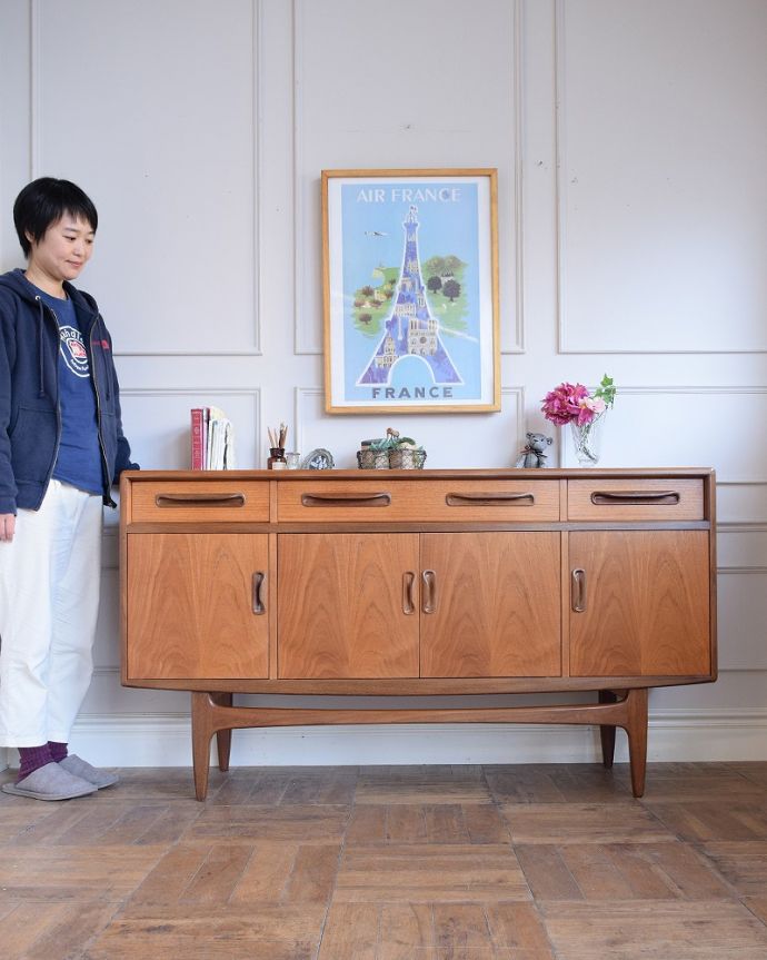 G-PLAN(Gプラン) アンティーク家具 北欧スタイルのカッコいいビンテージ家具G-planのサイドボード(フレスコ)。人気のヒミツは北欧スタイルのデザインやっぱりスッキリとカッコイイ北欧デザインが人気のサイドボード。(x-1302-f)