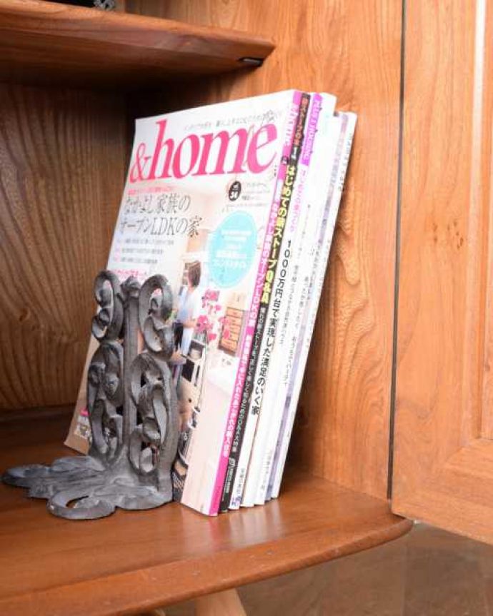 アーコールの家具 アンティーク家具 アーコール社が造る北欧スタイルのビンテージ家具、サイドボード。扉の中は収納たっぷりA4サイズの雑誌までしっかり収納出来ちゃう大きさ。(x-1303-f)