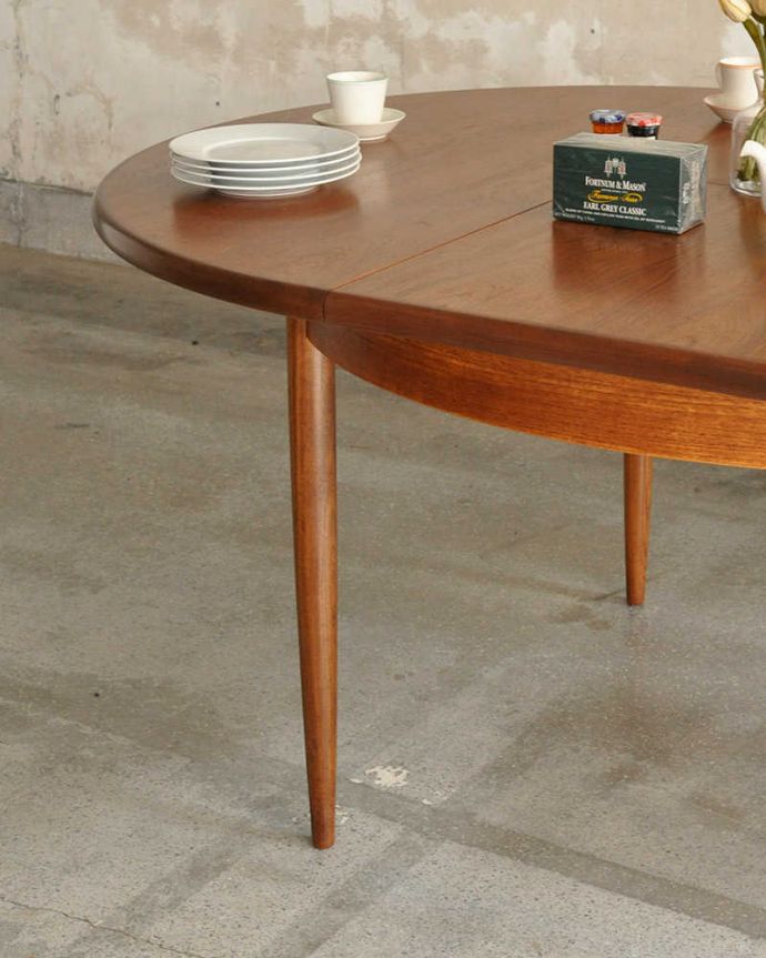 G-PLAN(Gプラン)　アンティーク家具　シンプルな北欧デザインのG-PLAN、フレスコの伸長式テーブル。スマートなカッコよさが魅力シンプルなデザインだから、どんなインテリアにも似合っちゃう所が人気のヒミツ。(x-1306-f)