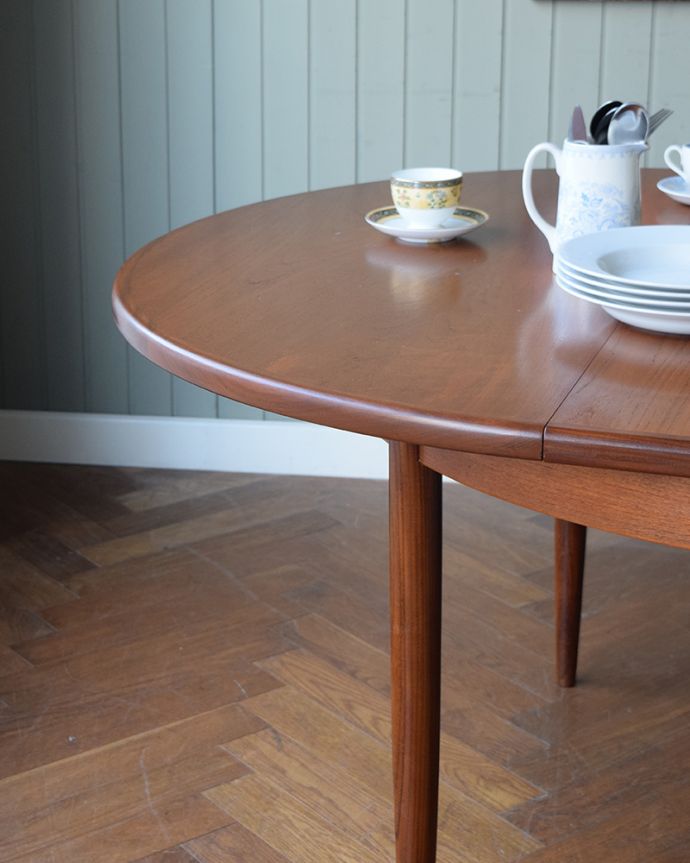 G-PLAN(Gプラン) アンティーク家具 北欧スタイルがカッコいい伸張式のG-planのフレスコのダイニングテーブル。スマートなカッコよさが魅力シンプルなデザインだから、どんなインテリアにも似合っちゃう所が人気のヒミツ。(x-1307-f)