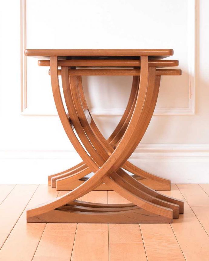 ビンテージコーヒーテーブルの側面