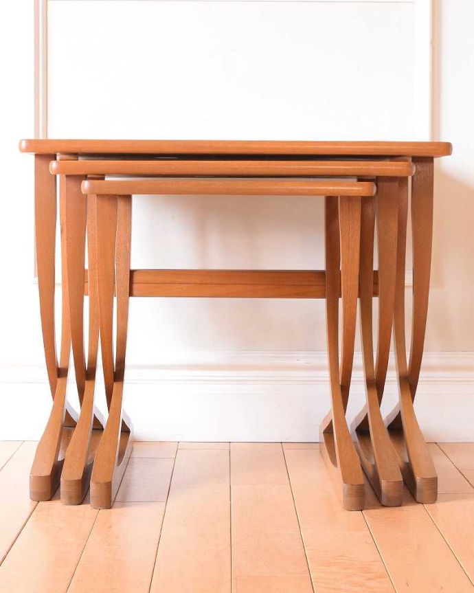 コーヒーテーブルの側面