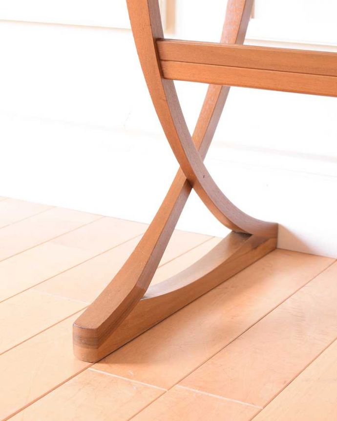 ビンテージテーブルの脚