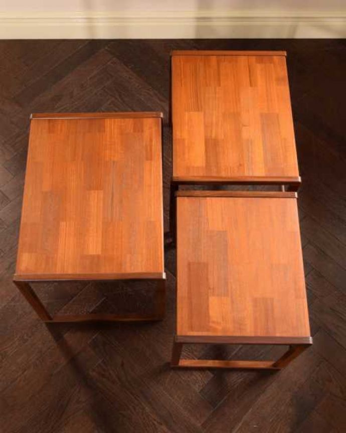 G-PLAN(Gプラン)　アンティーク家具　北欧スタイルがカッコい英国のビンテージ家具、G-PLANのネストテーブル。3つを並べて上から見てみましょうHandleではアンティーク家具専門の職人が見えない場所にもこだわっています。(x-1315-f)