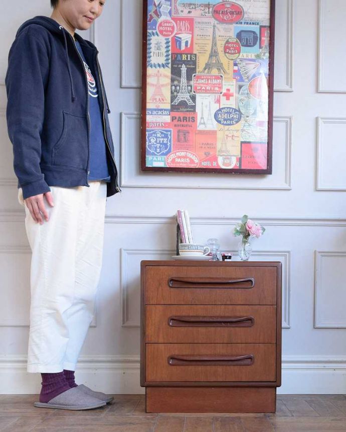 G-PLAN(Gプラン)　アンティーク家具　G-PLAN社のシンプルでオシャレなビンテージ家具、ベッドサイドチェスト。スッキリとしたシンプルなデザイン北欧スタイルのデザインは、やっぱり見た目がカッコいい！シンプルなのでどんなお部屋にも似合います。(x-1316-f)