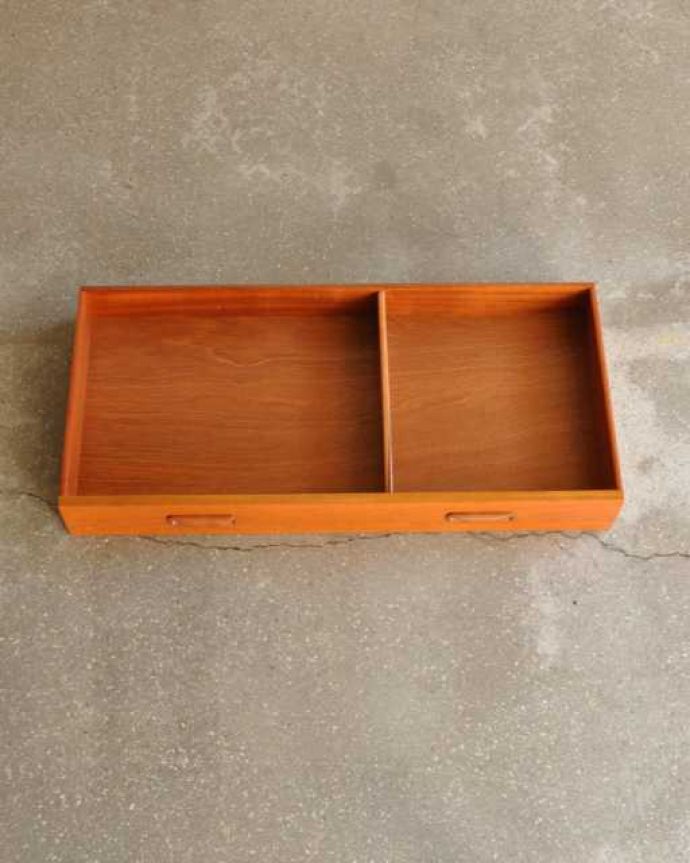 G-PLAN(Gプラン)　アンティーク家具　北欧スタイルのカッコいいビンテージ家具、リビングで活躍してくれるサイドボード。キレイにお直ししました引き出しの中も修復の際、専門の職人がキレイにしました。(x-1317-f)