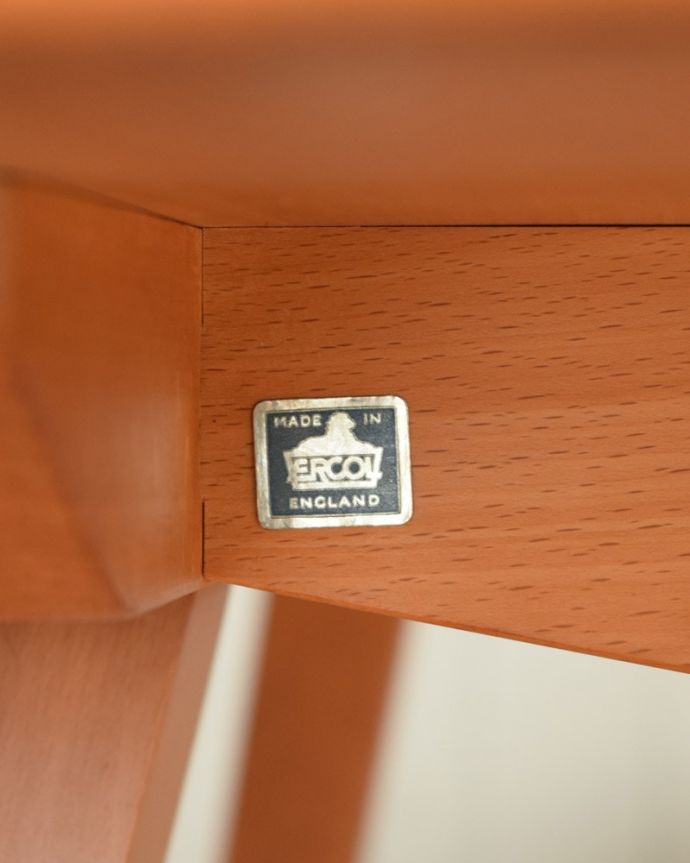 アーコールの家具　アンティーク家具　アーコール社のヴィンテージ家具、伸張式のドロップリーフテーブル(ERCOL) 。ロゴステッカーが残っていました「アーコール」のロゴステッカーが付いています。(x-1318-f)