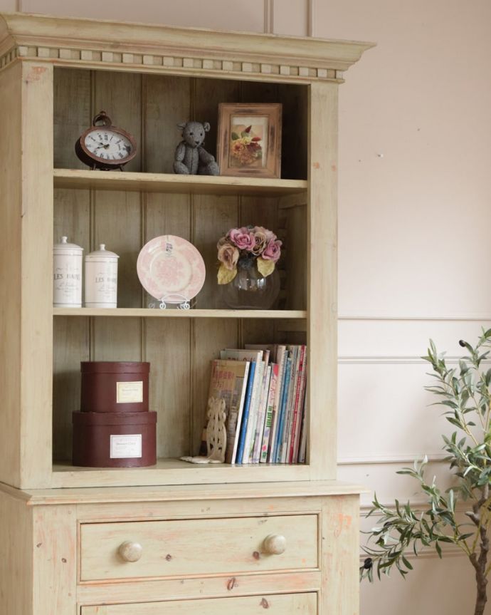 アンティークのキャビネット　アンティーク家具　フランスのアンティーク家具、シャビーシックな可愛いキャビネット。タップリ収納出来る実力派見た目の美しさはもちろん、収納力たっぷり。(x-1319-f)