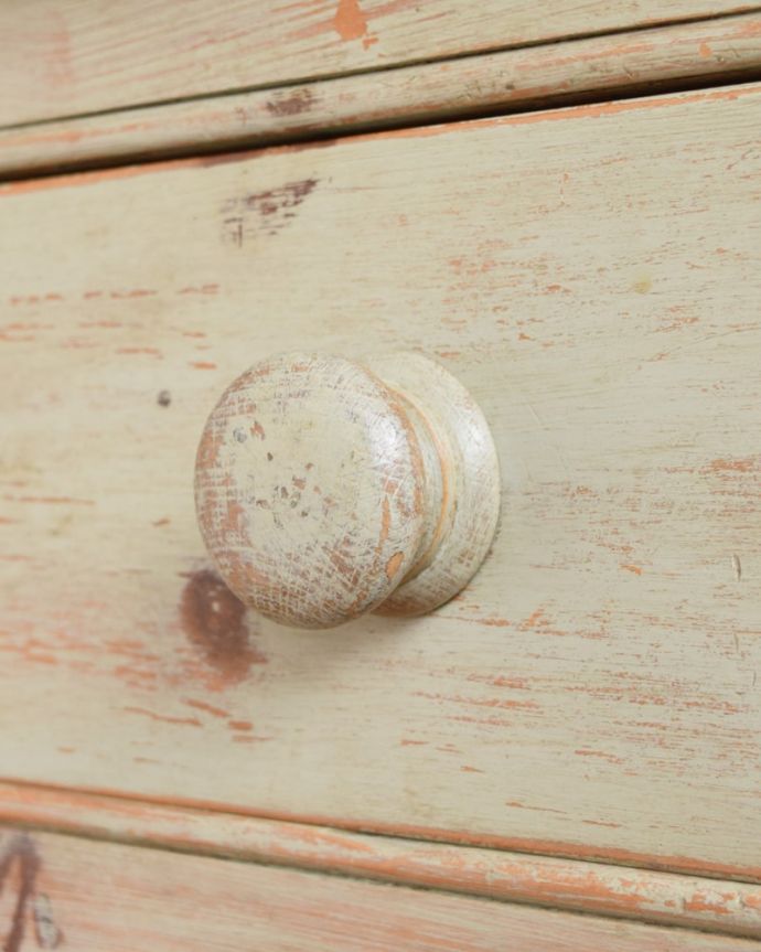 アンティークのキャビネット　アンティーク家具　フランスのアンティーク家具、シャビーシックな可愛いキャビネット。風合いがいい感じの取っ手。(x-1319-f)