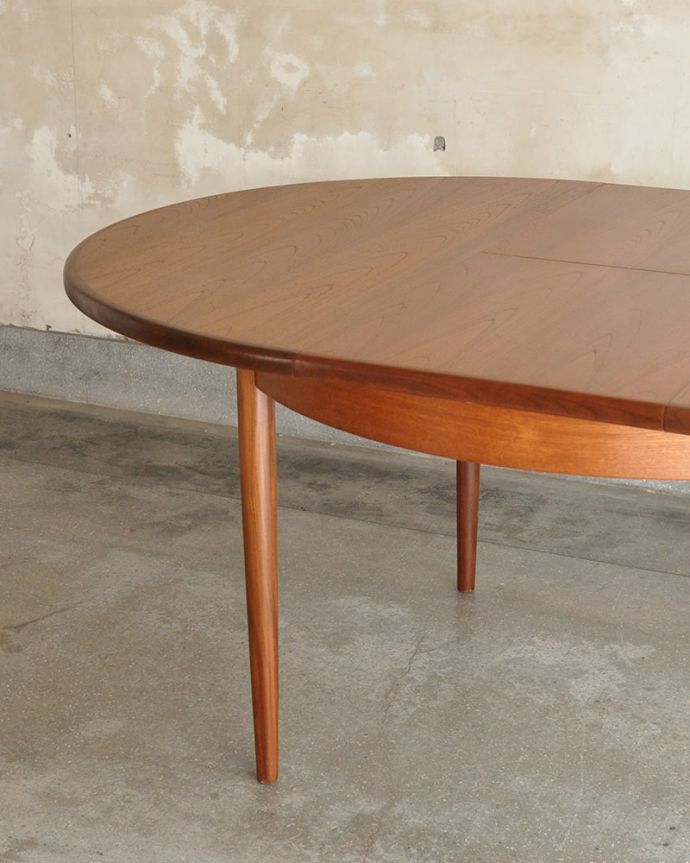 G-PLAN(Gプラン)　アンティーク家具　G-plan社の伸長式ダイニングテーブル 、ヴィンテージ家具（フレスコ）。スマートなカッコよさが魅力シンプルなデザインだから、どんなインテリアにも似合っちゃう所が人気のヒミツ。(x-1321-f)