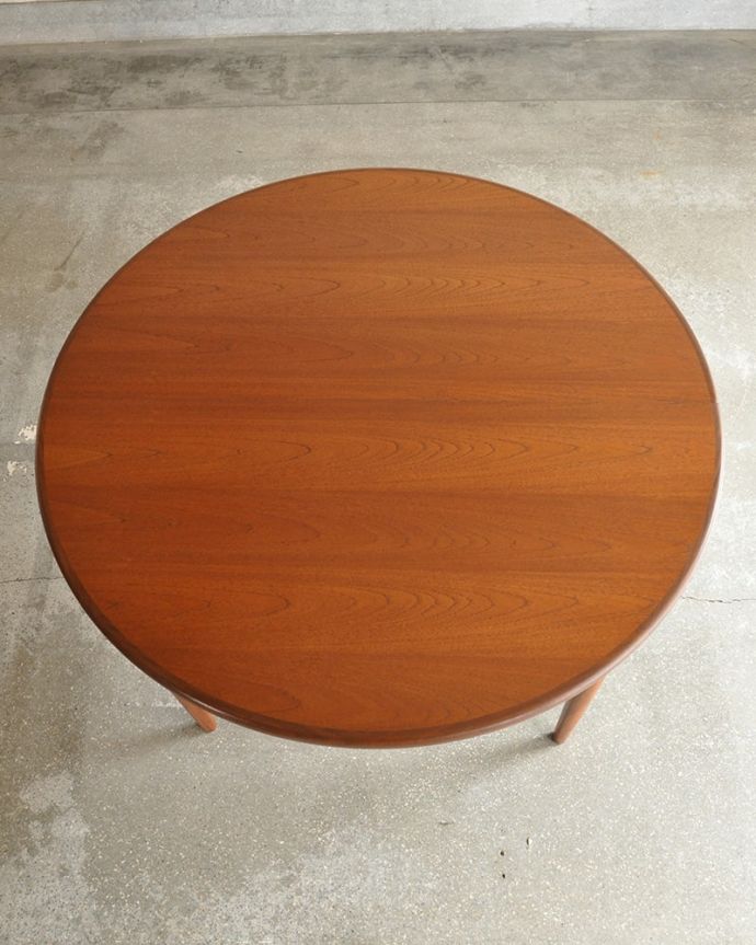 G-PLAN(Gプラン)　アンティーク家具　G-plan社の伸長式ダイニングテーブル 、ヴィンテージ家具（フレスコ）。上から見るとこんな形天板を足す前はこんな形です。(x-1321-f)