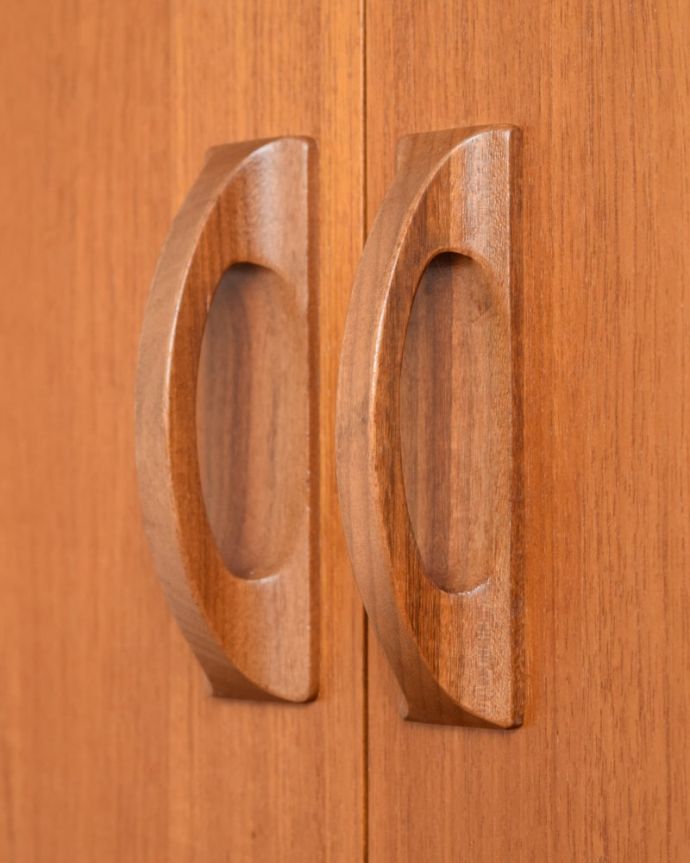 G-PLAN(Gプラン)　アンティーク家具　G-planのヴィンテージ家具、北欧スタイルに似合うシエラのサイドボード。デザインの一部になっている取っ手取っ手のデザインもシンプルかつ機能的に。(x-1322-f)