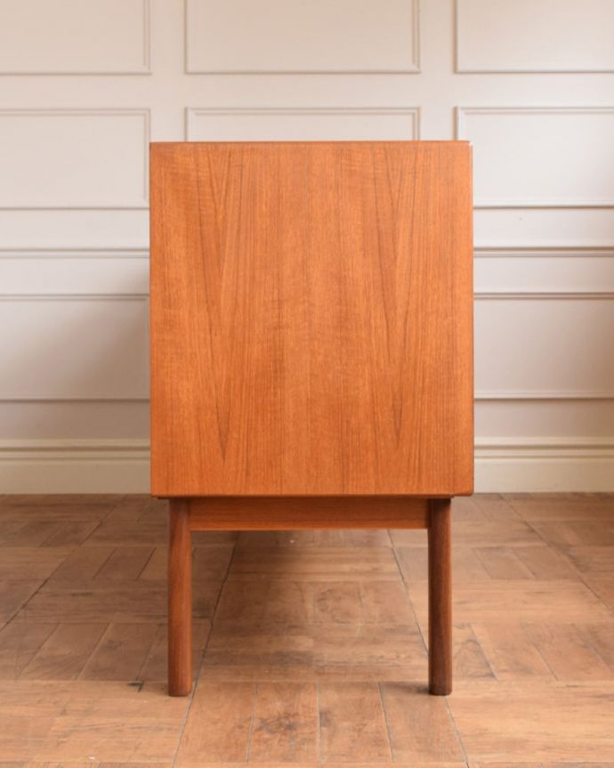 さい値下げアンティークボード 1960's チェコ Interier Praha社製 ヴィンテージ Jiři Jiroutek ”U-458