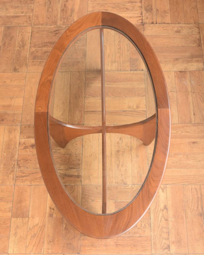 G-PLAN(Gプラン)　アンティーク家具　コーヒーテーブルG-plan。上から見るとこんな感じやっぱりテーブルは天板が重要。(x-1326-f)