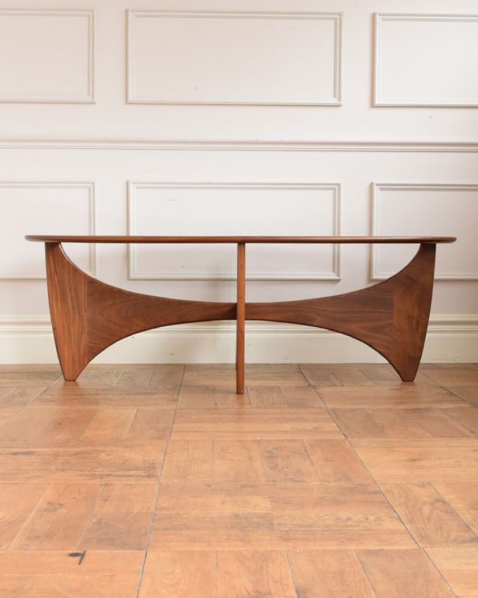 G-PLAN(Gプラン)　アンティーク家具　コーヒーテーブルG-plan。見る角度によって見え方が違う…ヴィンテージなので、もちろん経年変化によるキズはありますが、専門の職人がしっかり修復しているので安心さが違います。(x-1326-f)