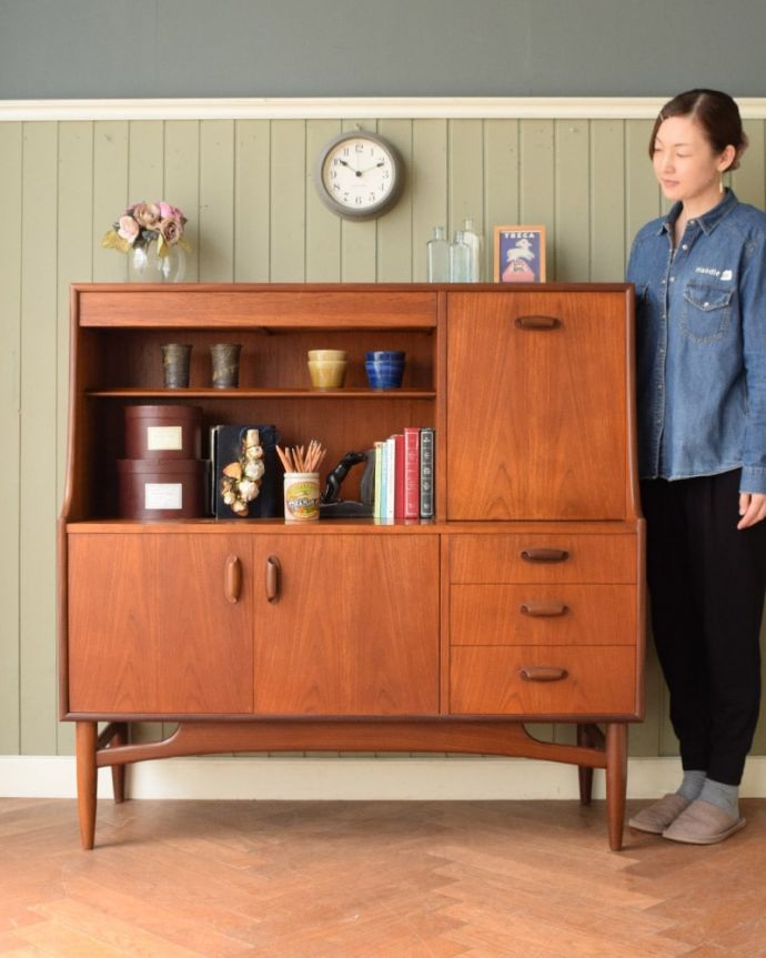 G-PLAN(Gプラン)　アンティーク家具　北欧スタイルのヴィンテージ家具、イギリスで見つけたG-planのサイドボード(チーク)。人気のヒミツは北欧スタイルのデザインやっぱりスッキリとカッコイイ北欧デザインが人気のサイドボード。(x-1330-f)