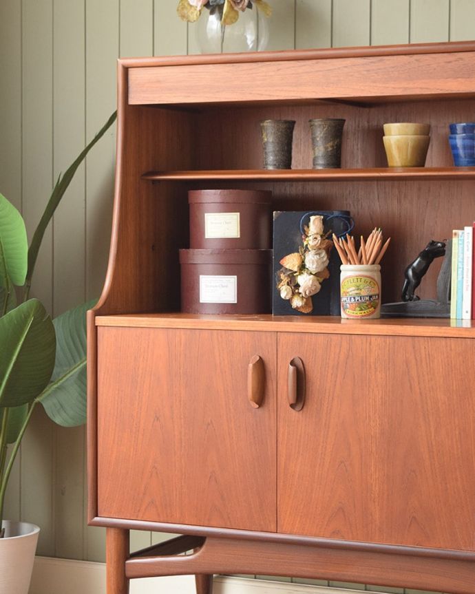 G-PLAN(Gプラン)　アンティーク家具　北欧スタイルのヴィンテージ家具、イギリスで見つけたG-planのサイドボード(チーク)。ヴィンテージ家具らしいあたたかさ。(x-1330-f)