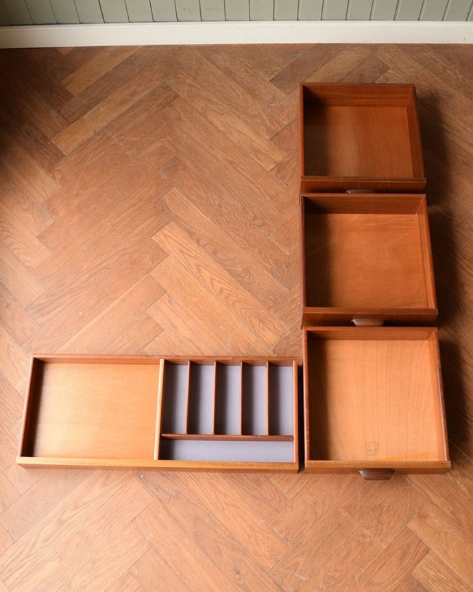 G-PLAN(Gプラン)　アンティーク家具　北欧スタイルのヴィンテージ家具、イギリスで見つけたG-planのサイドボード(チーク)。キレイにお直ししました引き出しの中も修復の際、専門の職人がキレイにしました。(x-1330-f)