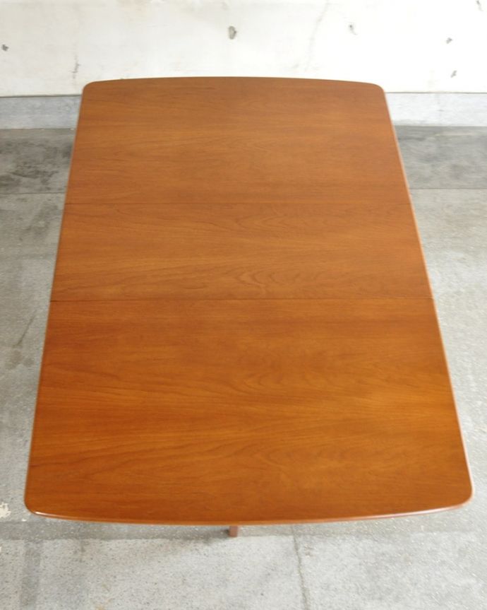 G-PLAN(Gプラン) アンティーク家具 G-planのヴィンテージ家具、伸長式で便利なゲートレッグテーブル 。天板の修復には自信があります。(x-1331-f)