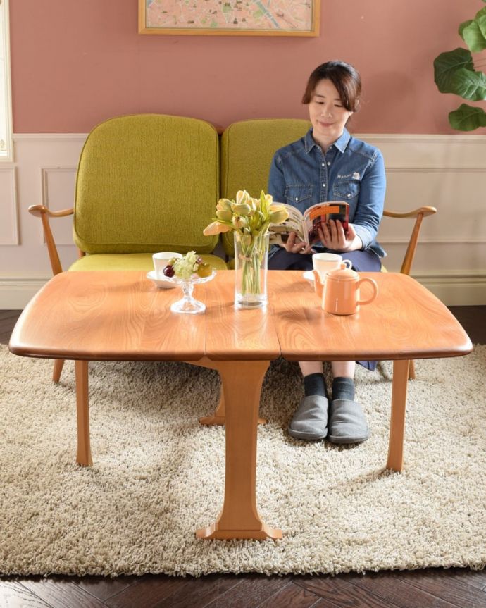 アーコールの家具　アンティーク家具　アーコール社のヴィンテージ家具、伸長式コーヒーテーブル（バタフライテーブル）。めずらしい形のアーコールのコーヒーテーブルちょっとめずらしいゲートレッグタイプのアーコールのコーヒーテーブル。(x-1333-f)